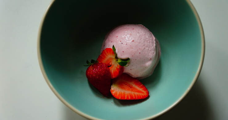 Homemade Sugar-Free Strawberry Ice Cream Recipe.